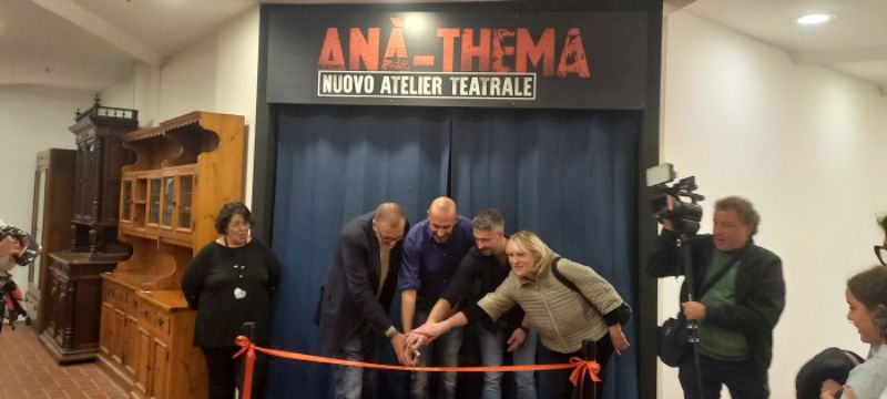 01 Nuovo atelier Ana-Thema_taglio nastro