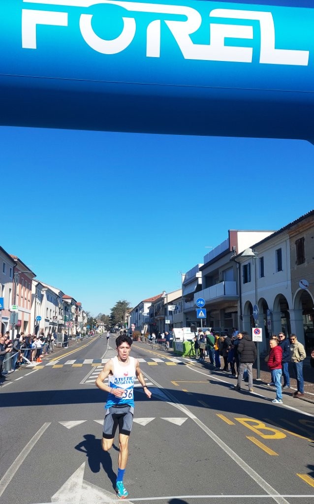 Roncade_L'arrivo dell'allievo Vitalino nella corsa_b